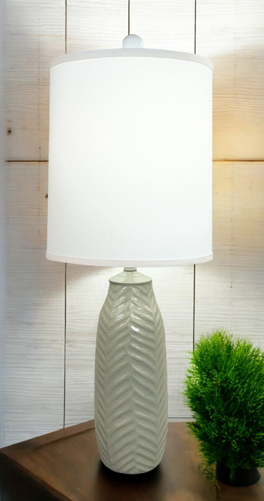 High Gloss Vine Short Indented Leaf Table Lamp