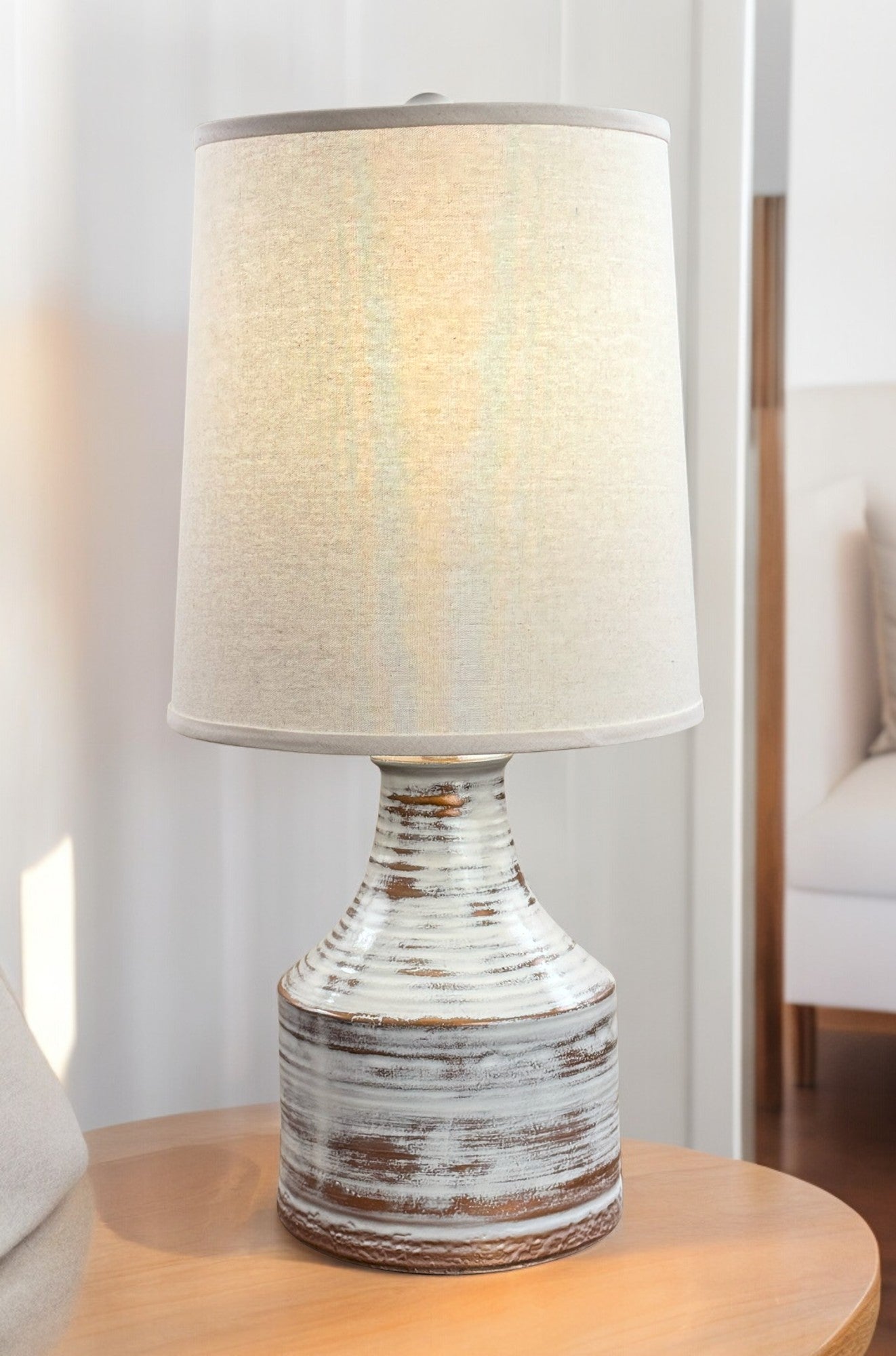 FARMHOUSE/GOLD WIDE CLAY JUG TABLE LAMP